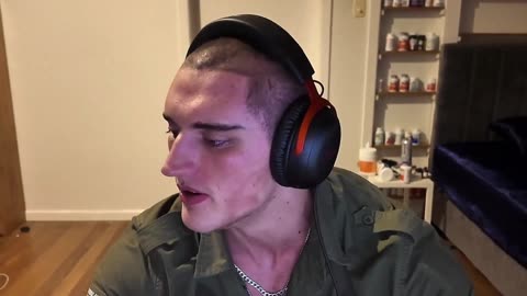 6' 5' 100 kg Looksmaxxer gets called gay