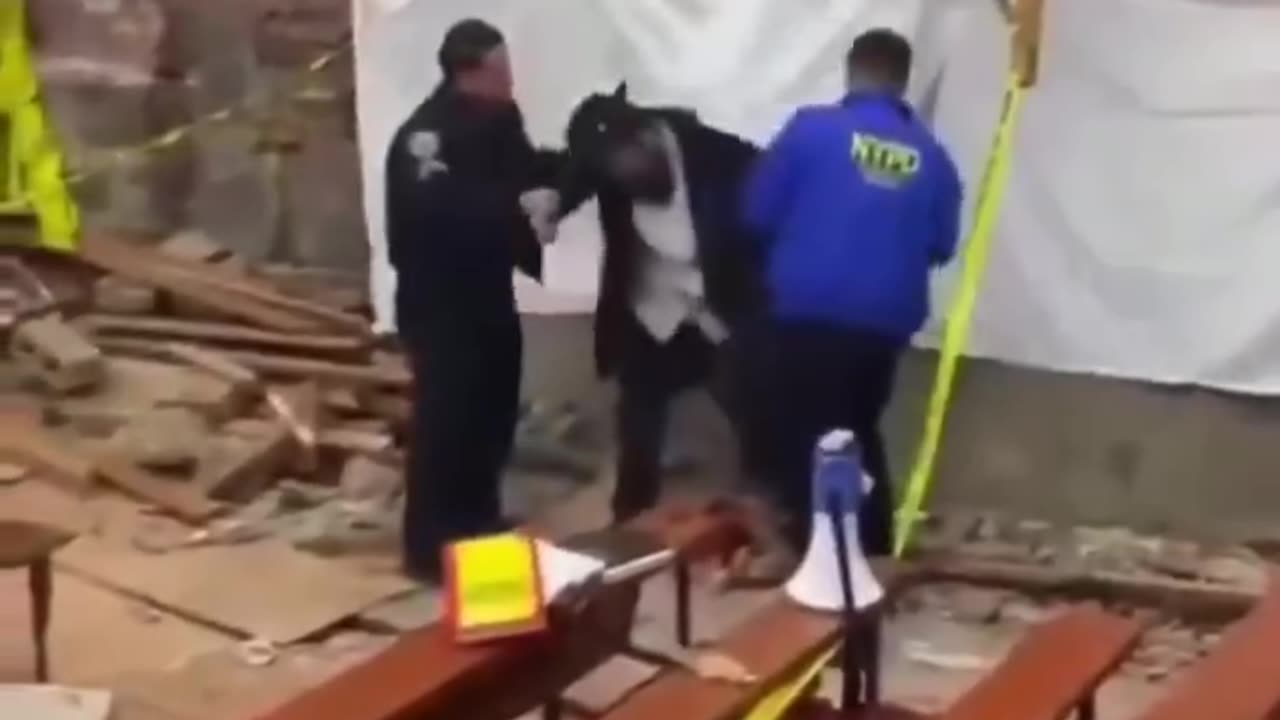 Tunnel jew gate