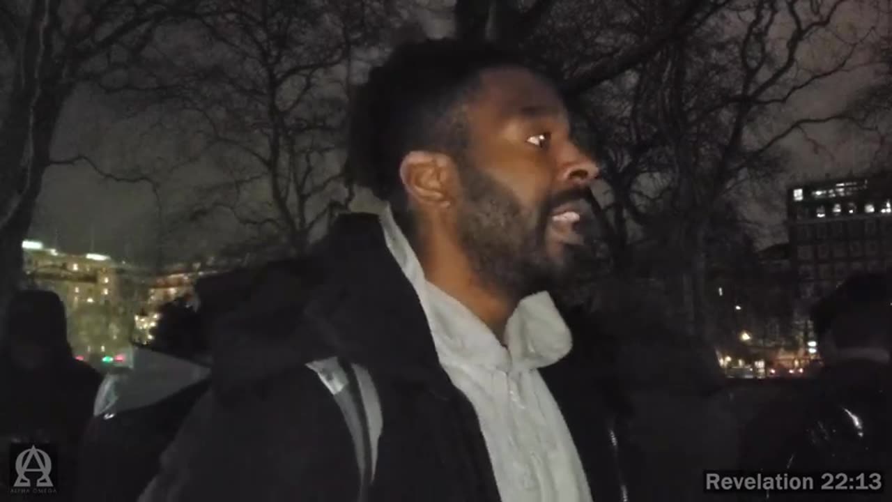 Speakers Corner_Heated Debate Between David And Muslims_Are There Contradictions In Bible Or Quran_