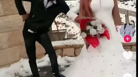 Irianier en z’n denkbeeldige vrouw😂😂💃💃