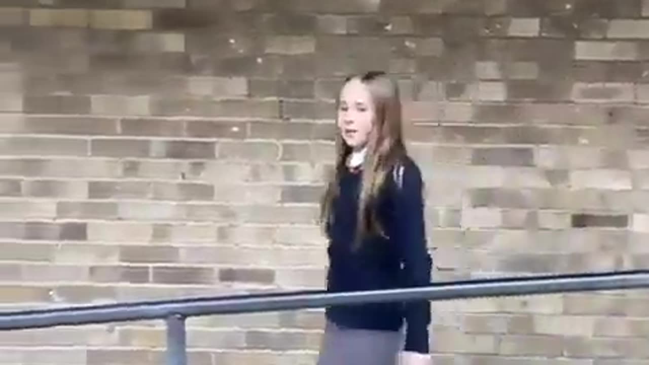 Wales 🏴 | Using 12 yr old girls to entice migrant men to come to Wales. (Check Description)🤬