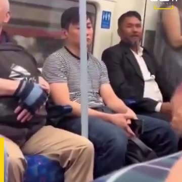Irish ☘️man wearing a " freedom for Palestine 🇵🇸" shirt confronted a group of Zionists , London .