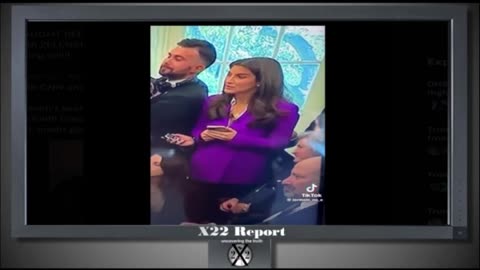 Watch CNN's Kaitlan Collins Give Signals To Zelensky To Stay On The Subject Of Security
