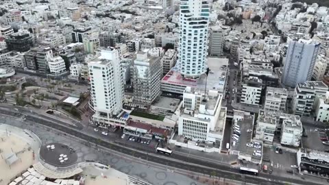 Beach mural says 'don't be fooled' as Netanyahu visits Trump