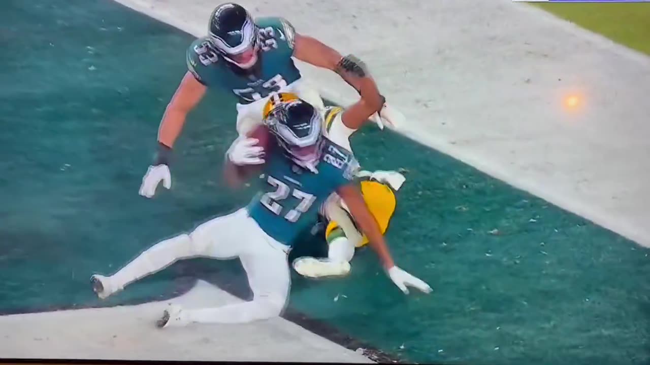 How was this pass interference not called? Green Bay Packers robbed