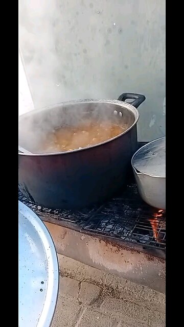 کانوں میں بھرا گیا زہر ایسا ہے جو محبت بھرے رشتوں کو ختم کر کے آپ کو زندگی بھر کے لیے مسلسل اذیت کا