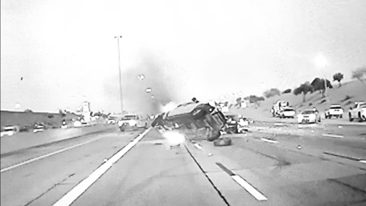 Wild freeway crash in Arizona