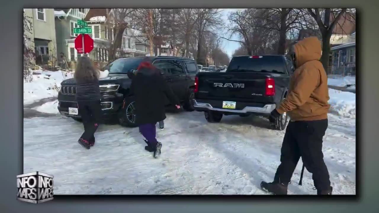 VIDEO: Leftist Agitator Using Cane Miraculously Regains Ability to RUN During Heated Encounter With ICE in Minneapolis