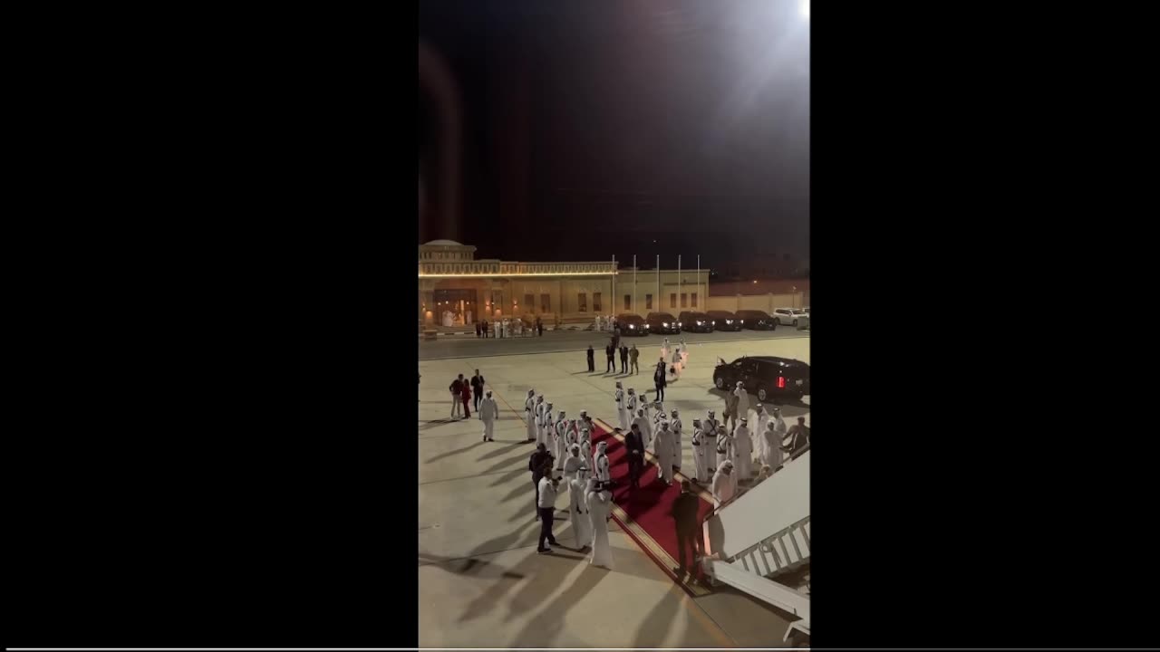 🚨 Quốc vương Qatar đang lên chuyên cơ Không lực Một để gặp Tổng thống Donald Trump