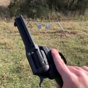 响尾蛇转轮手枪 #国外合法拍摄国内请勿模仿 #武器科普 #实弹射击 #男人减速带 #靶场射击