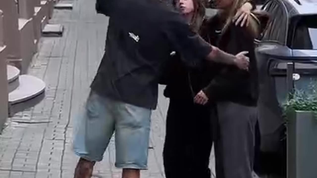 Share this please. This means "Help Me!"