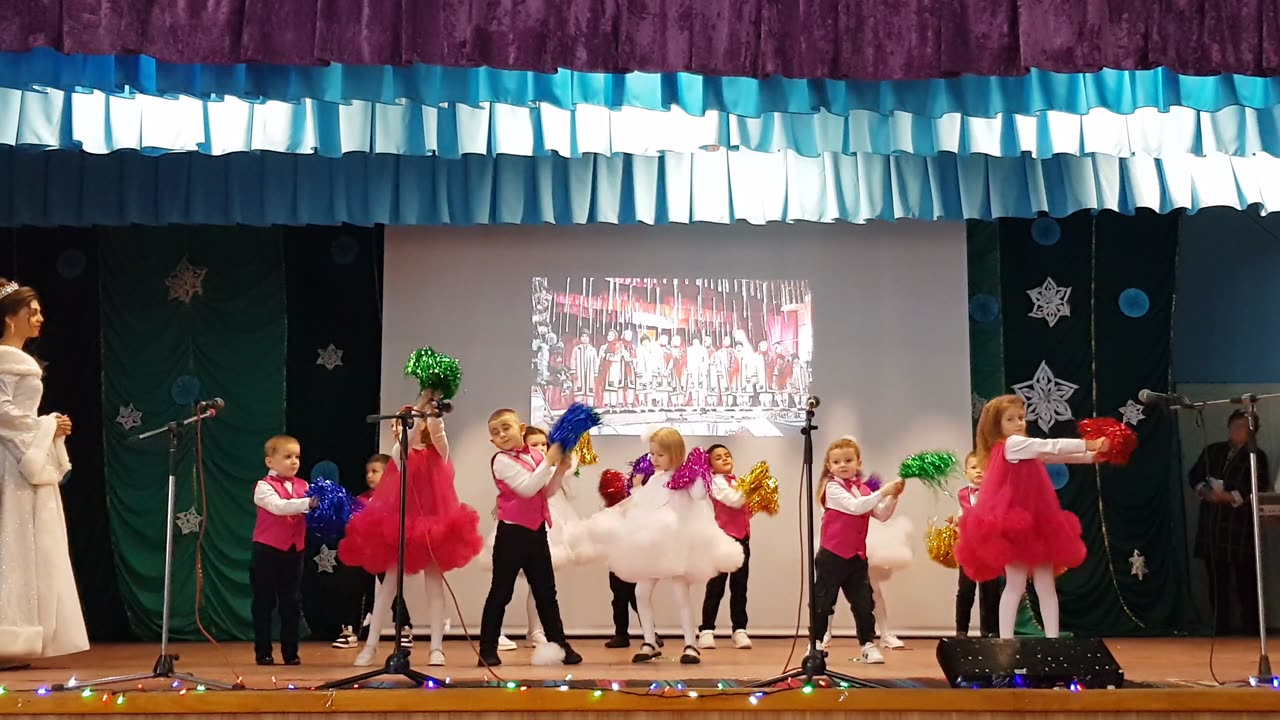 „We Wish You a Merry Christmas” Grupa mare Grădinița de copii Festivalul „Întâlnirile de iarnă” 9/44