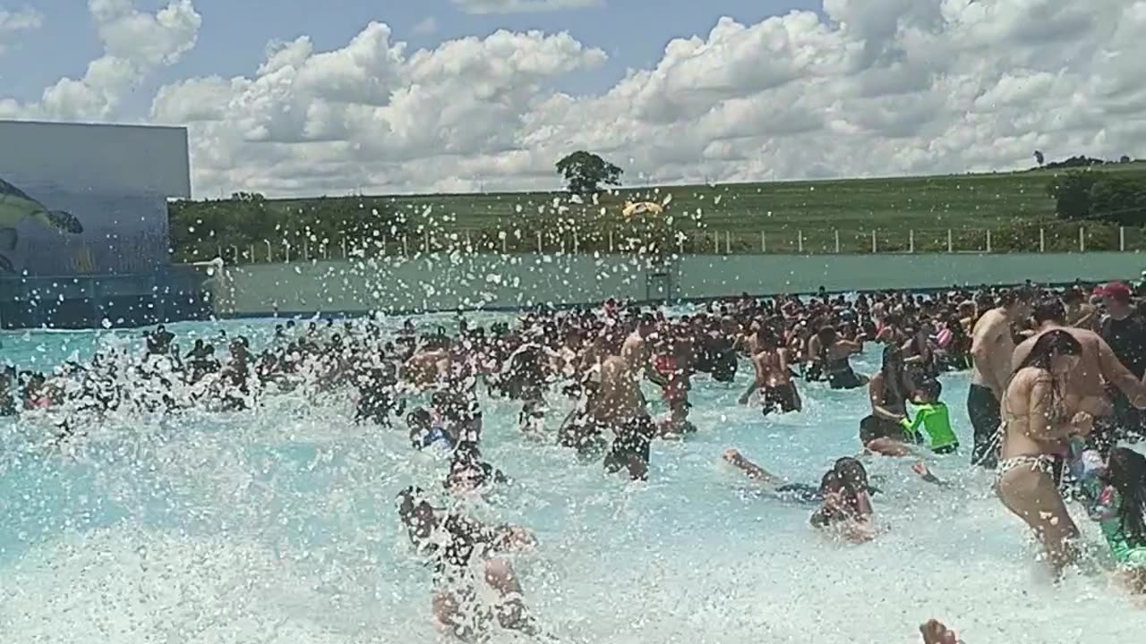 Fast Thinking Lifeguard Saves Child From Wave