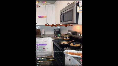 SueWoo made lasagna rolls with salmon,broccoli, and garlic bread.