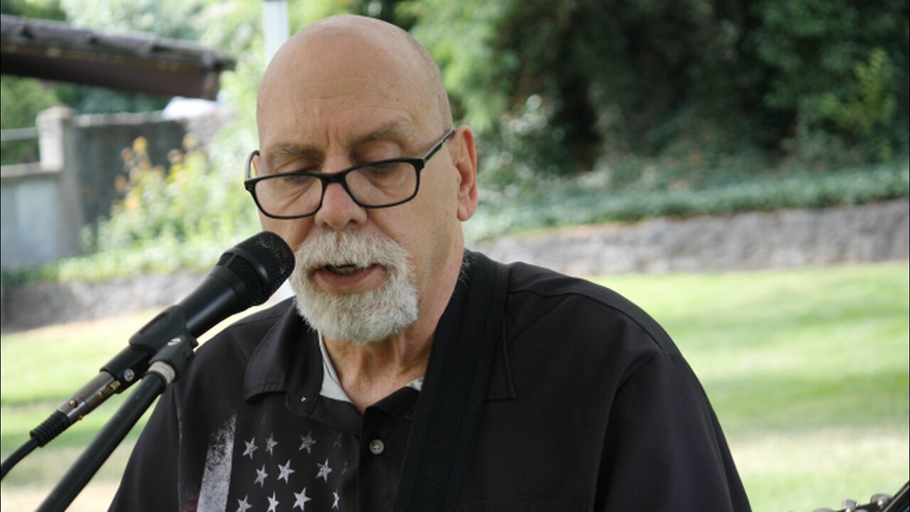 Robert Armand playing Folsom Prison Blues at The Dalles Farmers Market