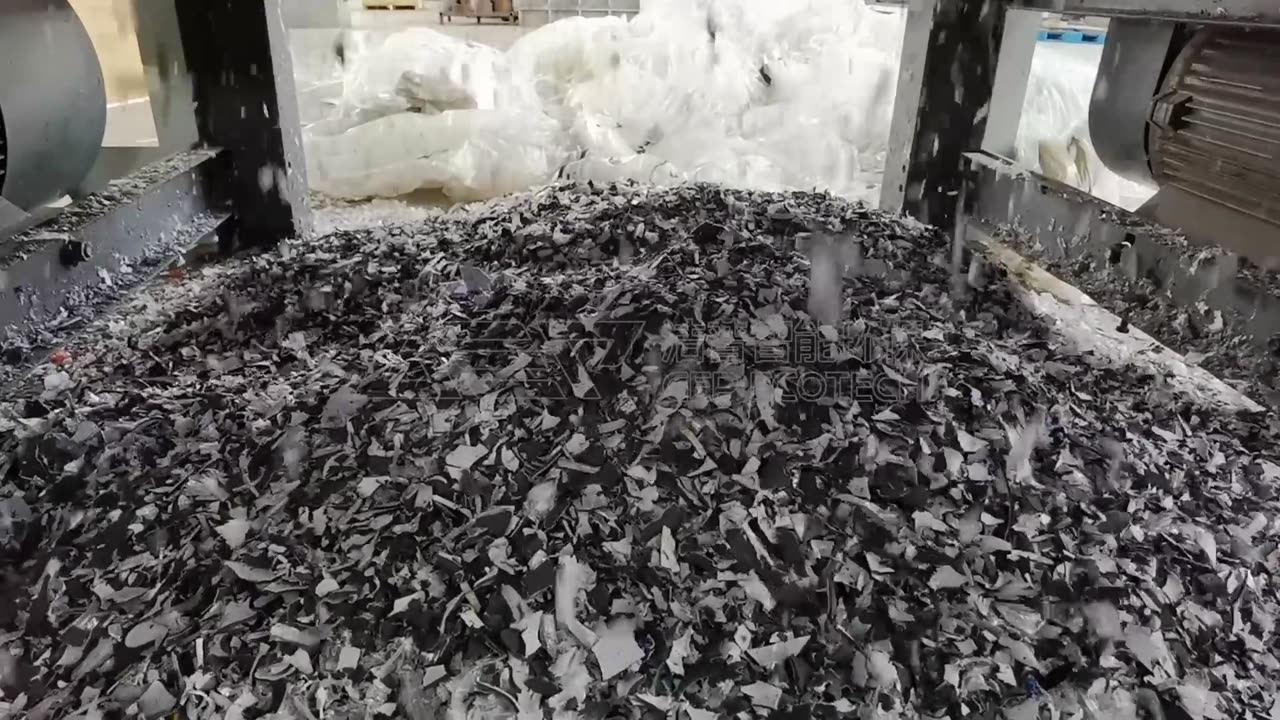 WATCH: Double-Rotor Fine Shredder EFFORTLESSLY Processes Mouse Pads!