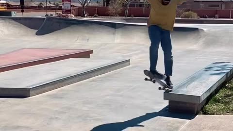 🛹🔄 Smith Grind Inward Heelflip! Smooth Skate Trick! | SkateNation