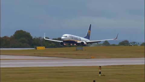 Here is another go-around, this time a Boeing 737 of Ryanair at Manchester Airport (UK)