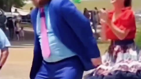 JD Vance keeping it gangsta 😂 He's got moves 😂 MEME