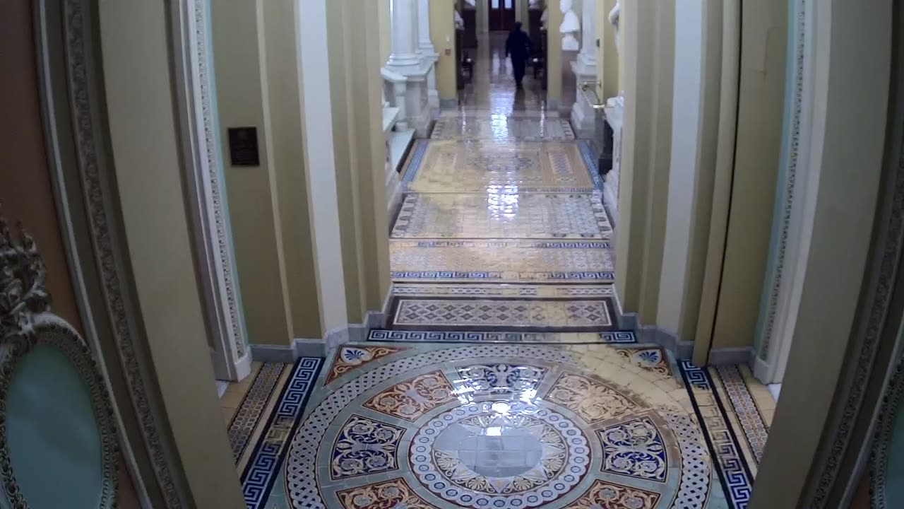 0205USCS02WestStairsnearS221_2021-01-06_06h40min01s320ms.mp4