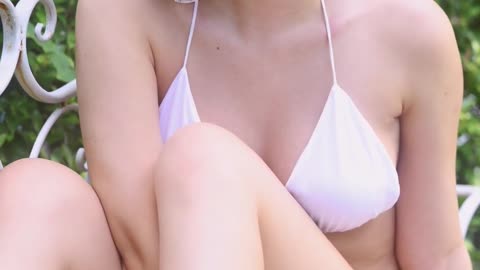 Lookme Model Kanompang white bikini