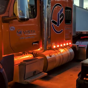 we're back baby #ourtruckinglife #truckesvlogs #truckdrivers #reallifetruckers #longhaultrucker