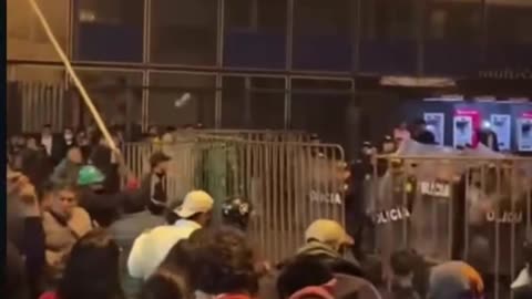 Vanya Thais: 49 efectivos policiales heridos, 1 civil ATRAPEN AL QUE INCENDIÓ A LA PNP