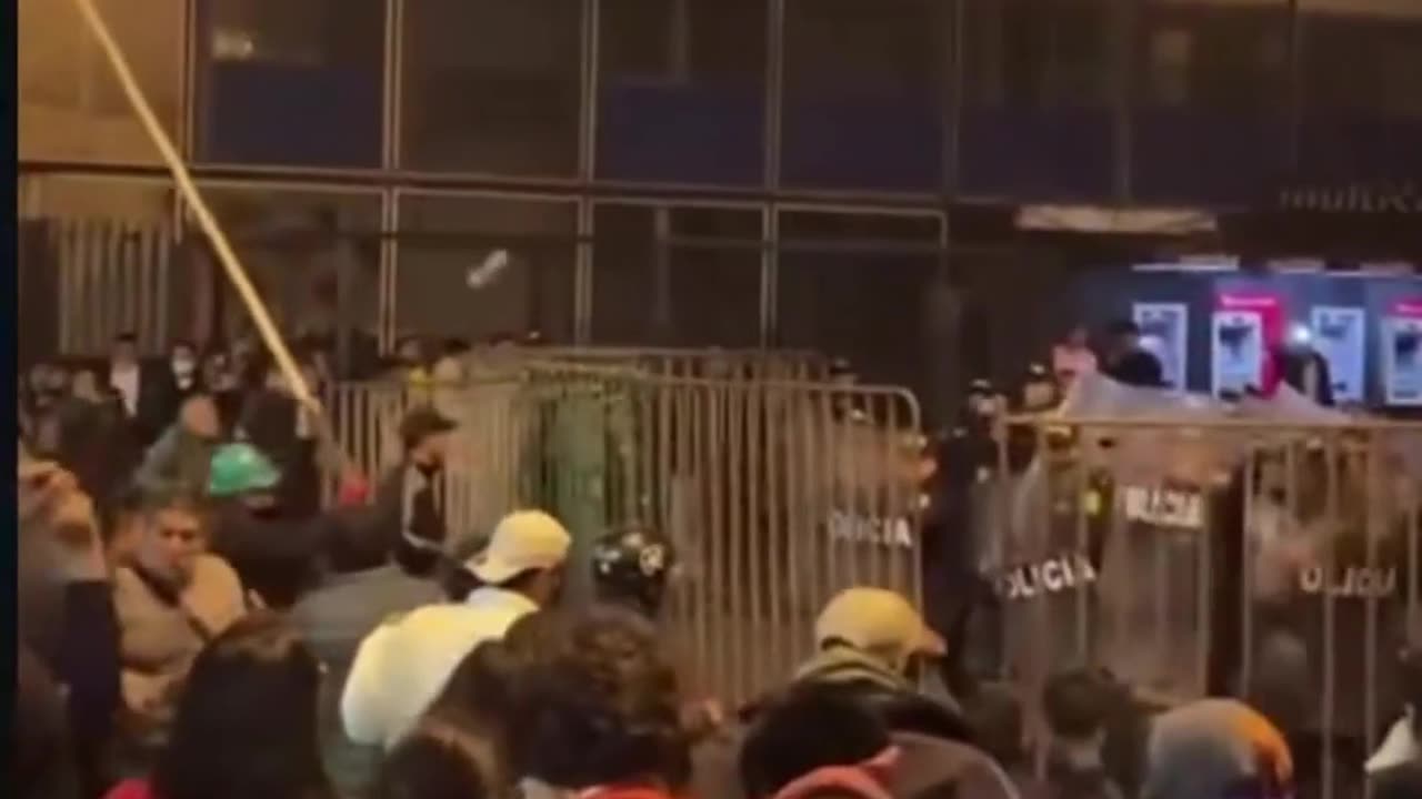 Vanya Thais: 49 efectivos policiales heridos, 1 civil ATRAPEN AL QUE INCENDIÓ A LA PNP