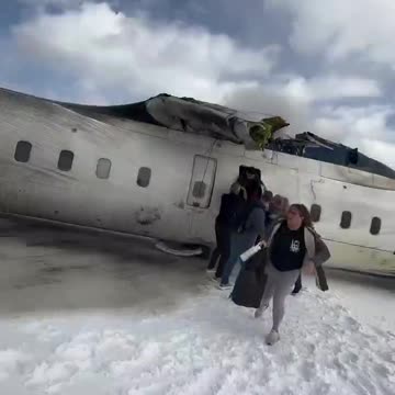 Delta plane crash at Toronto Pearson Airport Feb 17th 2025 (2/4)