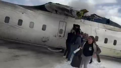 Delta plane crash at Toronto Pearson Airport Feb 17th 2025 (2/4)