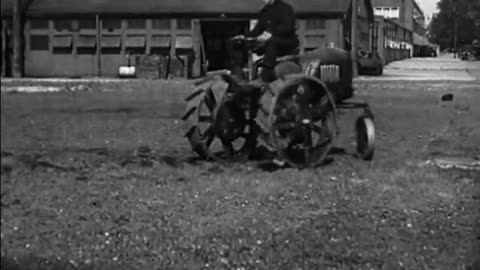 [HENRY FORD WATCHES S... - [HENRY FORD WATCHES STEAM DRIVEN GRAIN SEPARATOR IN OPERATIO - fc-fc-2242