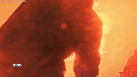 Two persons seen dangerously close to Hawaii's Kilauea as it erupts