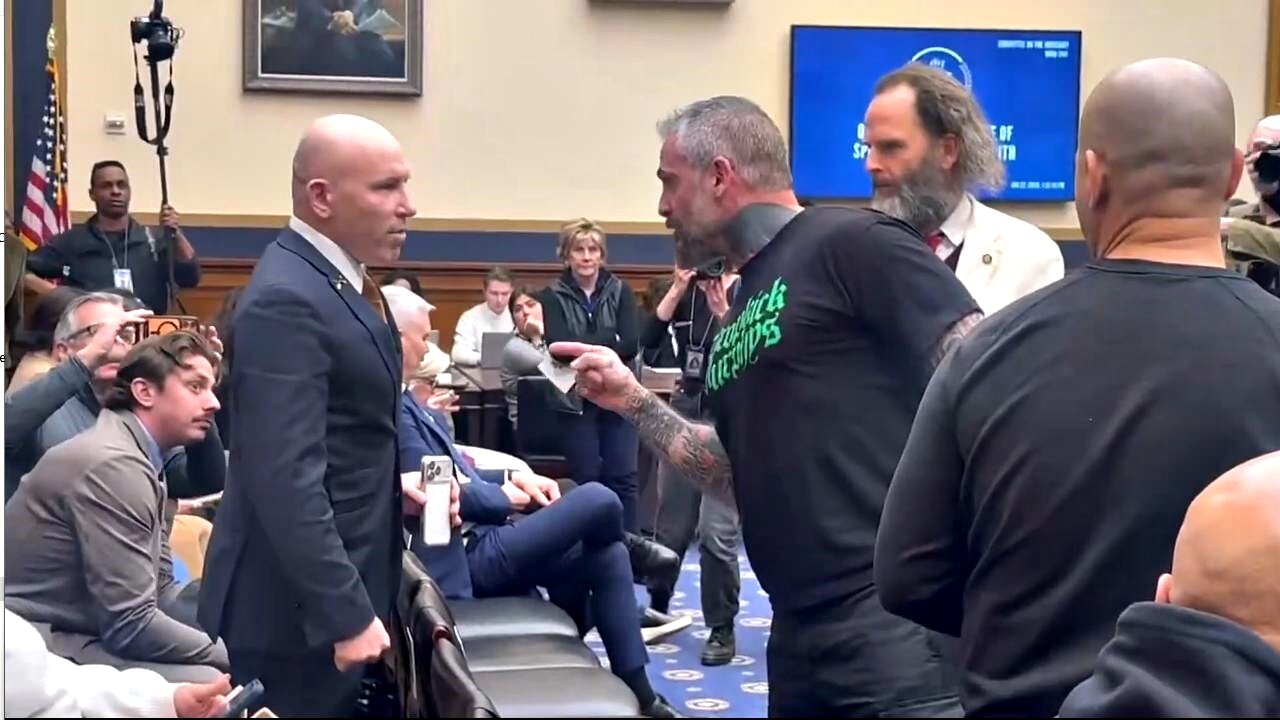 Confrontation between IVAN RAIKLIN & J6 Capitol Cop Michael Fanone in recess at Jack Smith hearing 1.22.26
