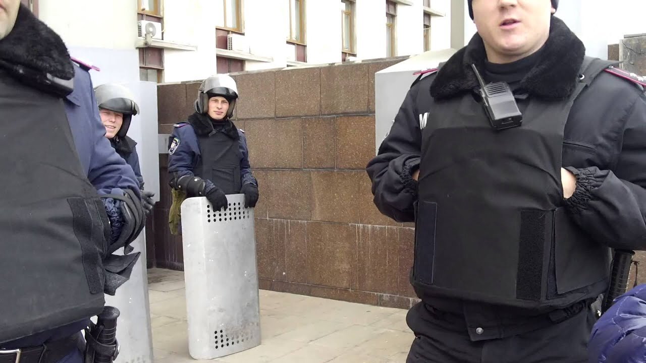 2014-03-12 - Ukrainian policeman - 'there isn't normal here anymore' (Russian)