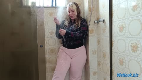 Girl Gets Soaked in Pink Sweatpants 💦 | Wetlook Shower Session