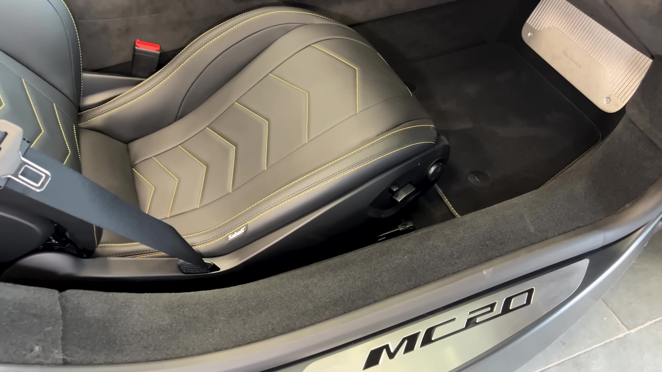 Maserati MC20 Cielo Interior and Exterior Walkaround