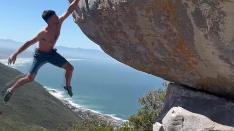 Incredible Climbing Dyno Jump