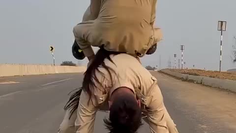 Breaking: Viral police wali 😳😱😎 #shalukirar #ytshots #shorts