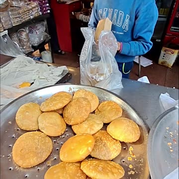 Real taste of India, straight from the counter ❤️🇮🇳 #KachauriLovers #IndianStreetEats