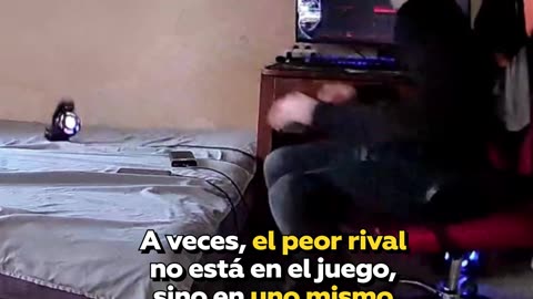 La reacción descontrolada de un jugador tras perder en un videojuego