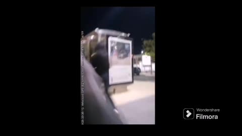 Joven hispanoamericana me pide un euro para coger el autobús (Cáceres, Extremadura, Spain, 12-10-25)