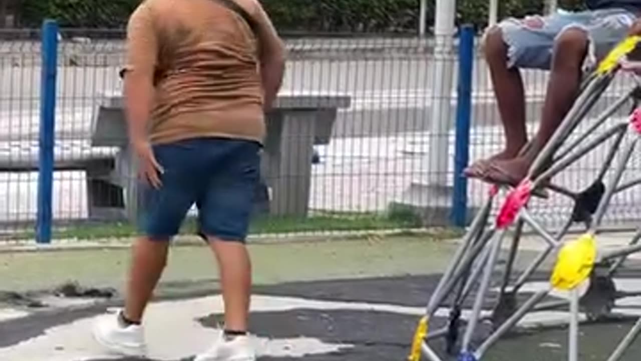 The electric cell phone 📲 10.000 volts🤣🤣🤣🤣