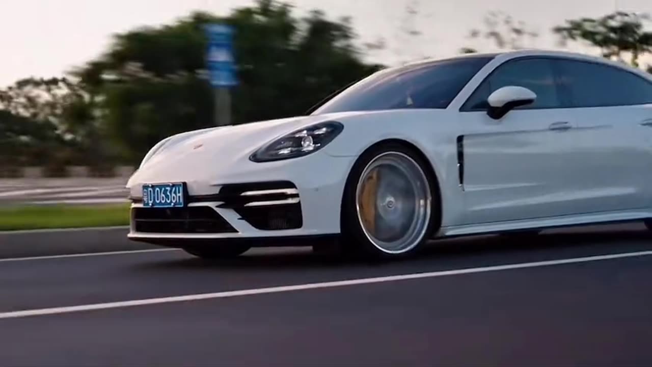 Golden Pulse (Remix) – feel the rhythm glow.