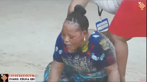 A lady received N500,000 naira from bro Ebuka