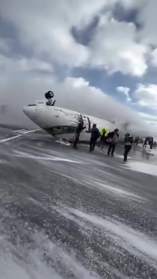 Avioni i permbysur ne Toronto