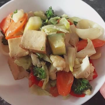 Wok This Way: Delicious Stir-Fry Vegetables with Tofu! Garden Fresh Vegan Stir-Fry with Savory Tofu