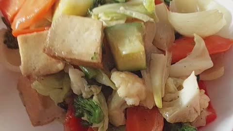 Wok This Way: Delicious Stir-Fry Vegetables with Tofu! Garden Fresh Vegan Stir-Fry with Savory Tofu