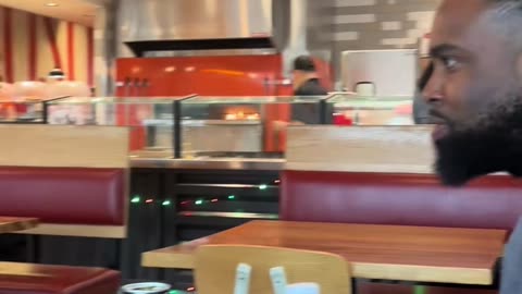 Exestrella de Nickelodeon sin hogar destroza alojamiento tras recibir ayuda