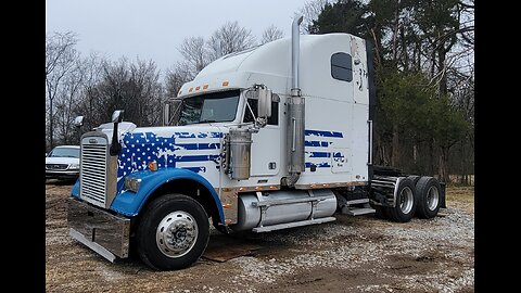 "DON'T GET STUCK LIKE ME!" / FREIGHTLINER RESCUE