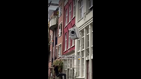 This is how people moving out in Amsterdam: The Dutch, with no elevators